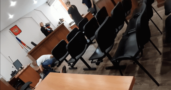 В Краснодаре потерявшей сознание во время приговора женщине изменили реальный срок на условный