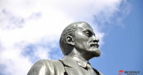 Кубанских коммунистов могут наказать за возложение цветов к памятнику Ленину