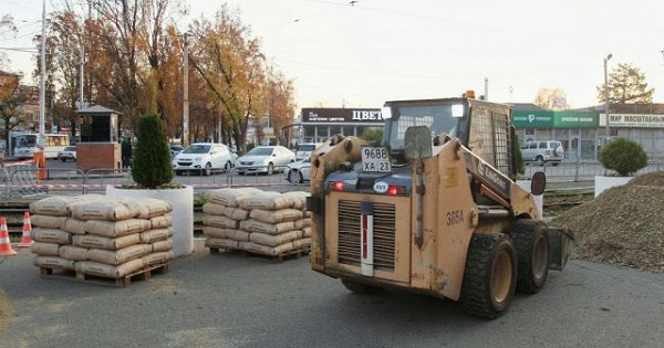 На улице Гаврилова в Краснодаре отремонтируют тротуар и площадь