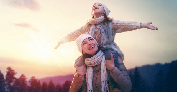 Названы популярные города России для отдыха мам и детей на Новый год