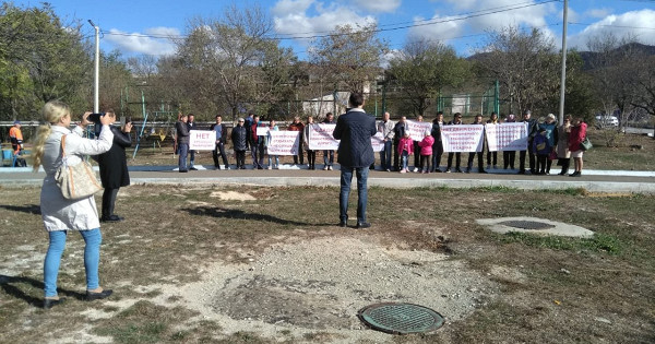 В селе Гайдук под Новороссийском прошел пикет против строительства завода
