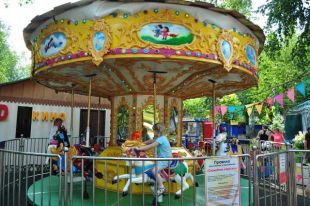 В парке Краснодара в честь Дня матери аттракционы обойдутся в полцены