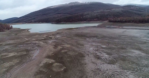 Пейзажи постапокалипсиса: из-за засухи в Новороссийске обмелело водохранилище