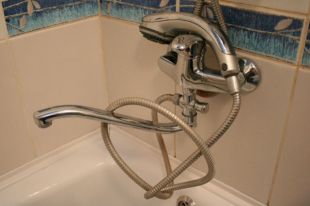 Жителям пяти районов Новороссийска на сутки отключат воду