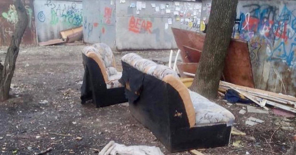 «Сифон» и «Борода» захламили двор многоэтажки в Краснодаре