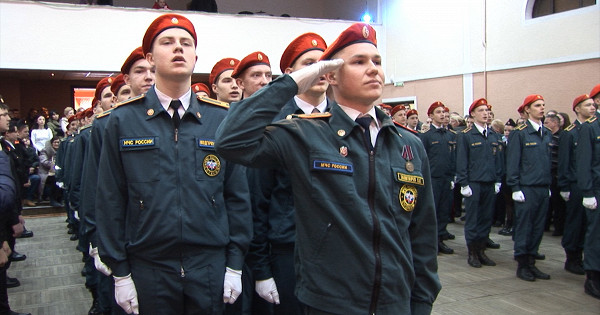В Калининградской области будущие техники-спасатели приняли присягу курсантов МЧС