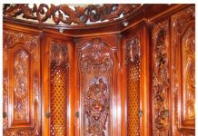 Стенка из массива дерева: будет привлекать внимание уникальным рисунком фасадов и резьбой