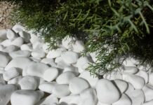 Применение белой мраморной гальки