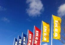 Преимущества рекламных флагов