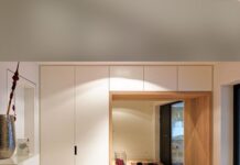 Шкаф-купе с антресолью: необходимая мера для маленькой квартиры