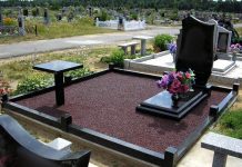 Как красиво обустроить могилу на кладбище?