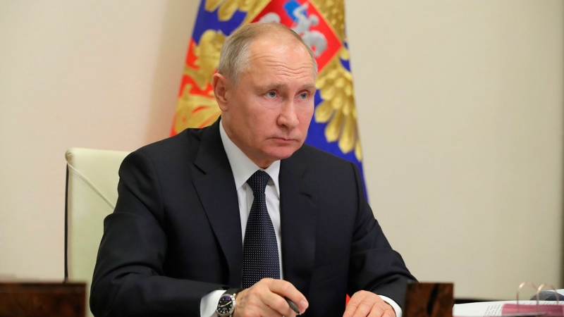 Путин отказывается от доллара и евро в международных расчетах России: в итоге газ подорожал, рубль укрепился