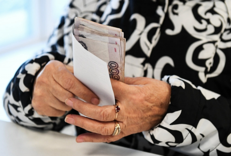 По 2200 рублей: российские пенсионеры получат доплату за родственников, которые сидят на иждивении