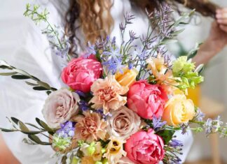 Королевский букет пионов – значение и сочетание с другими цветами