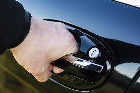 Как открыть машину без ключей?