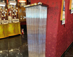 Современные торшеры в интерьере гостиной