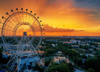 Как работает колесо обозрения в Москве?