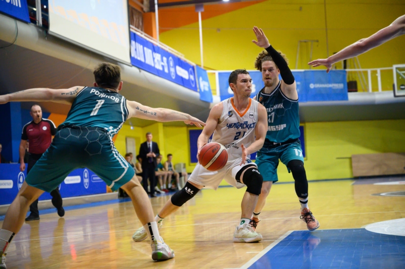Баскетбольный клуб «Челбаскет» возглавил турнирную таблицу Высшей лиги
