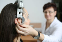 Когда стоит обратиться к сурдологу?