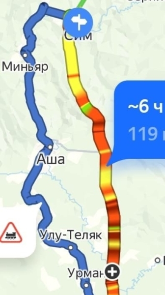 В Челябинской области на трассе М‑5 из‑за ветра и снега растет пробка из большегрузов