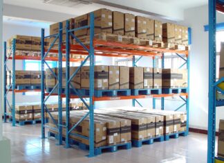 На что обратить внимание при выборе складских стеллажей?