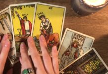 Дистанционное гадание на таро: какие техники используют мастера