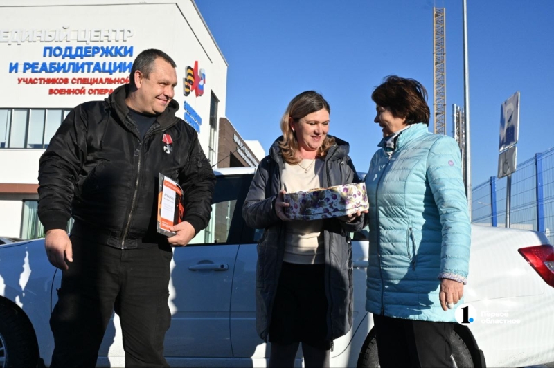 В Челябинской области герою СВО впервые вручили автомобиль с ручным управлением