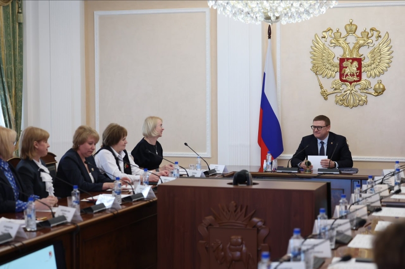 Губернатор Челябинской области поздравил учительниц Южного Урала с 8 Марта