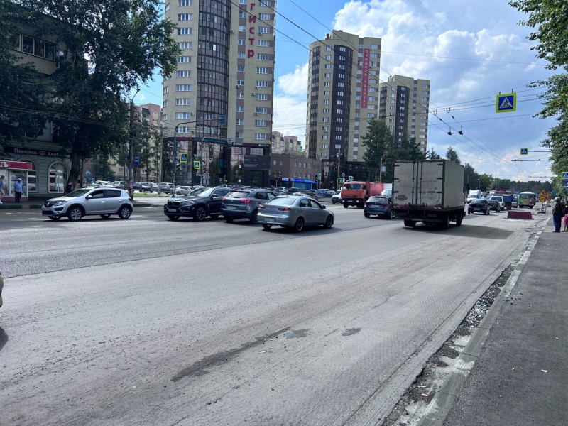 На улице Блюхера в Советском районе Челябинска до конца недели уложат асфальт